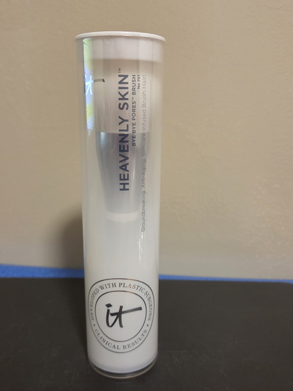 IT Cosmetics Heavenly Skin Bye Bye Pores Brush - White